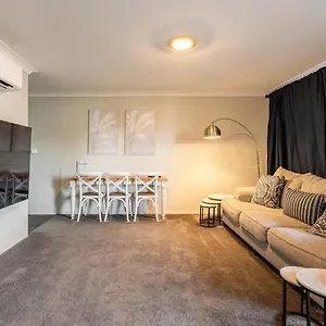 ***** Hotel 549 Australia