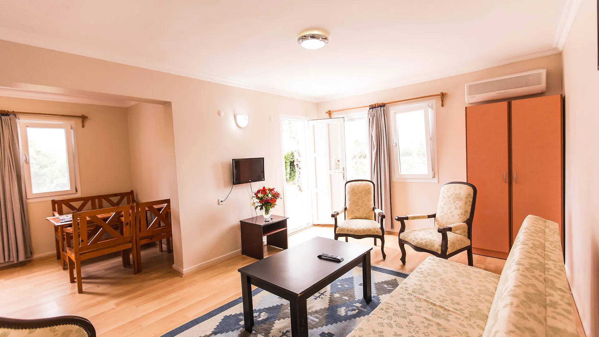 Hanedan Beach Hotel 福卡